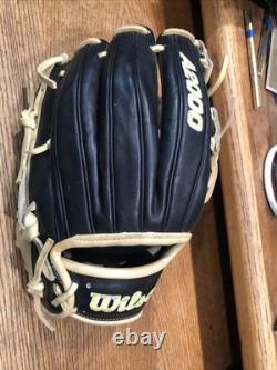 $400R Wilson A2000 1786 Superskin 11.5 Inch Pro Issue infield glove. RH. Black/T
