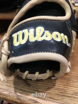 $400R Wilson A2000 1786 Superskin 11.5 Inch Pro Issue infield glove. RH. Black/T