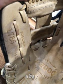 $400R Wilson A2000 1786 Superskin 11.5 Inch Pro Issue infield glove. RH. Black/T