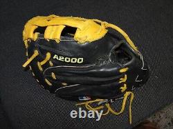 A2000 Wilson RHT 1st baseman Leather glove Pro Stock 12.5 Classic adj strap