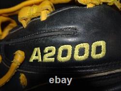 A2000 Wilson RHT 1st baseman Leather glove Pro Stock 12.5 Classic adj strap