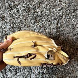 Wilson 11.5 A2000 1786 Pro Stock Infield Baseball Glove. Never used in game
