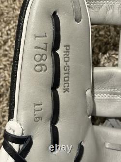 Wilson A2000 1786 11.5 Infield Glove Right Hand Throw Pro Stock SuperSkin NWT