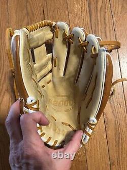 Wilson A2000 Pro Stock 1786 Brown And Tan Size 11.5 Infielder Glove Right Throw