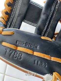 Wilson a2000 11.25 baseball glove RHT 1788 Pro Stock Black Tan T Web A2K Infield