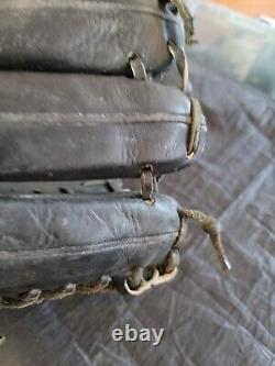 Gant de baseball Mizuno Classic Pro 11 pouces en cuir de vachette noir pour joueur droitier de champ intérieur.