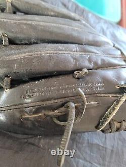 Gant de baseball Mizuno Classic Pro 11 pouces en cuir de vachette noir pour joueur droitier de champ intérieur.