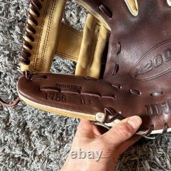 Gant de baseball Wilson A2000 1786 Pro Stock de 11,5 pouces pour joueur de champ intérieur. Jamais utilisé en match.